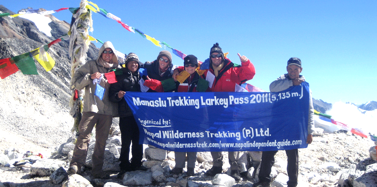 Manaslu circuit trek Larke pass 5,106 m