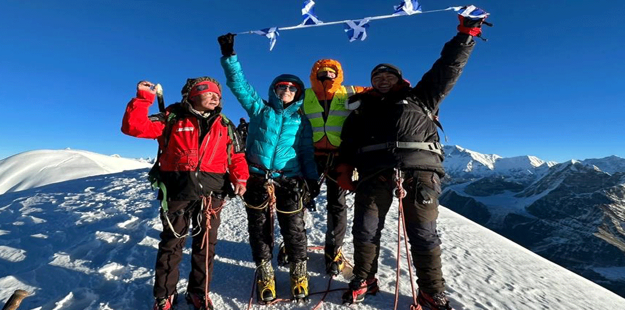 mera peak summit photo