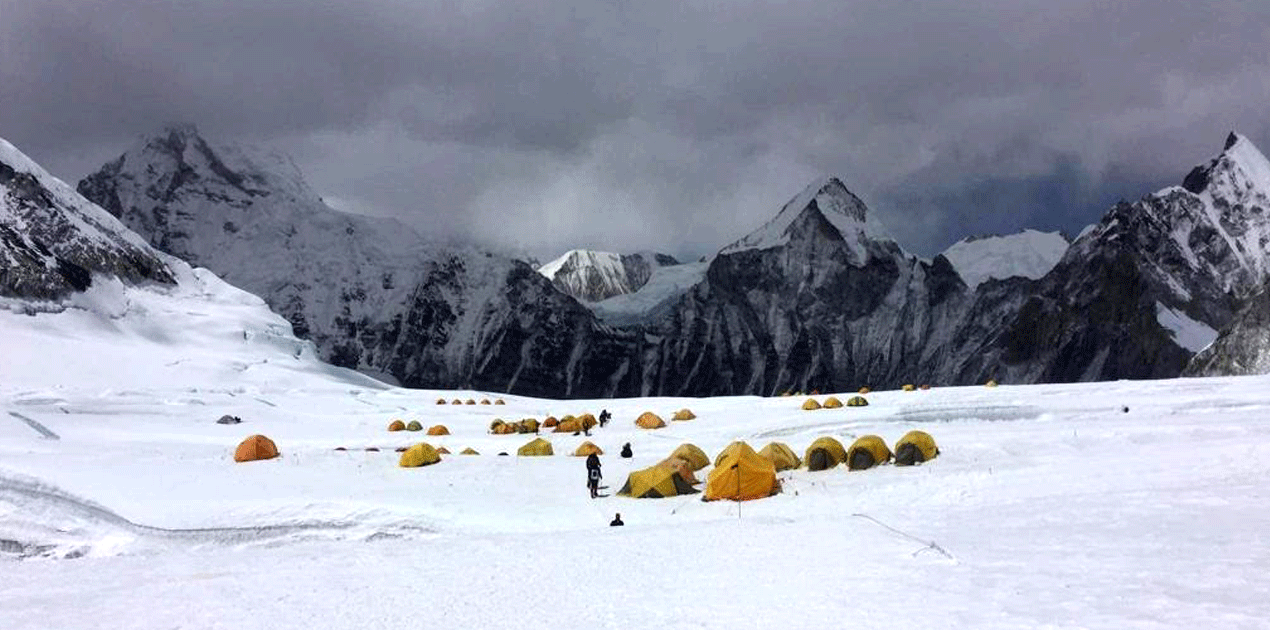 Everest climbing